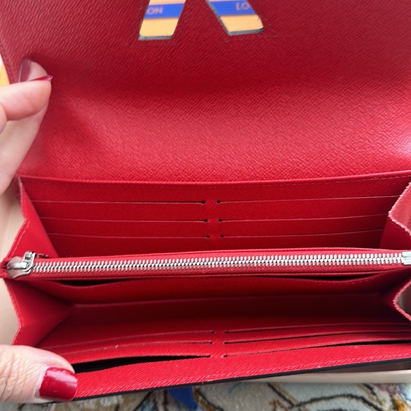 Authentic LV wallet in good used condition - Picture 5 of 7